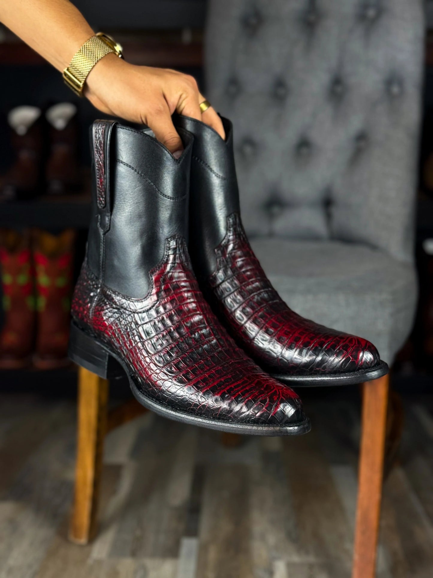 Red Black Crocodile Fuscus Boots Oval