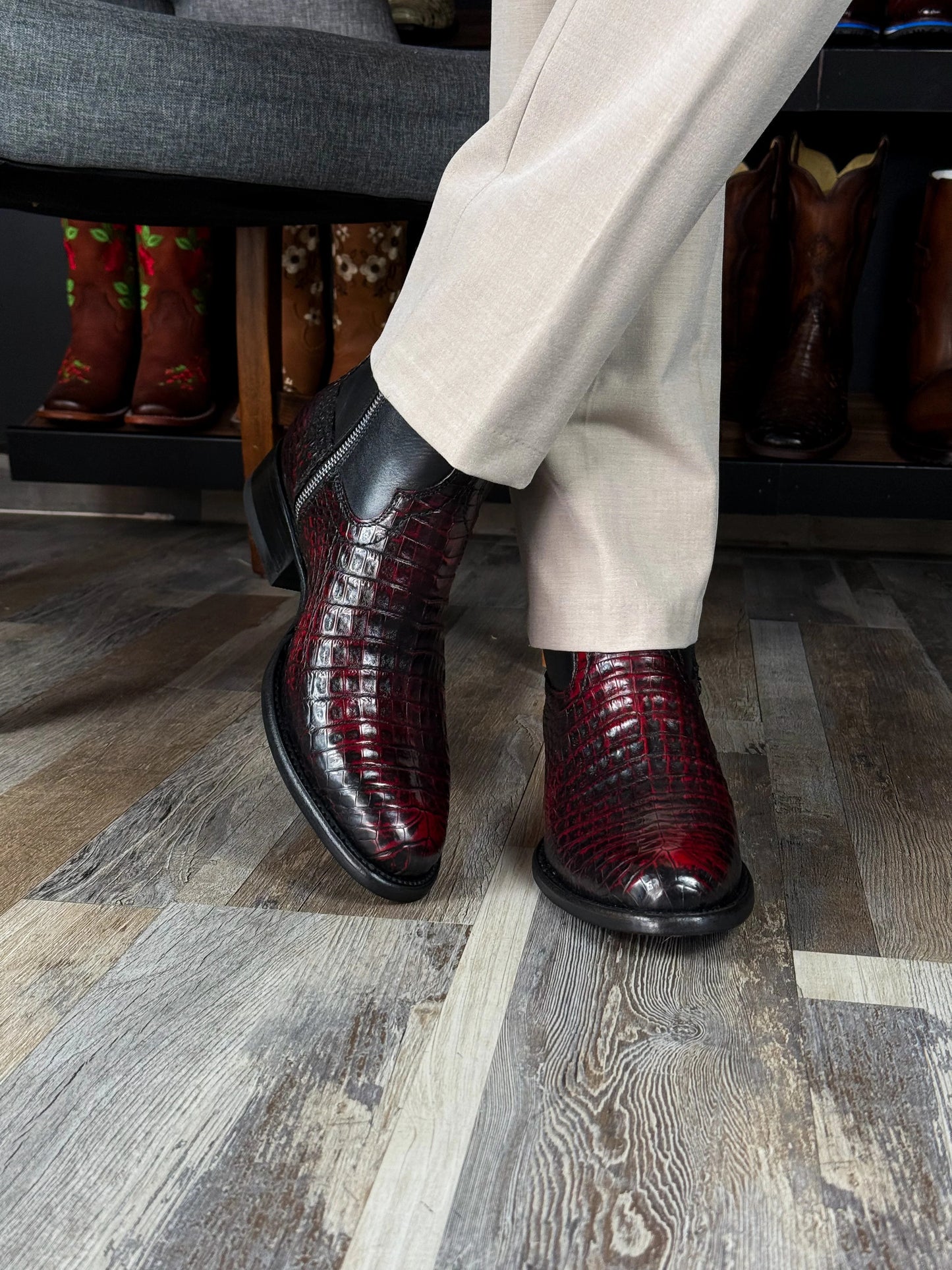 Red Black Crocodile Fuscus Boots Oval