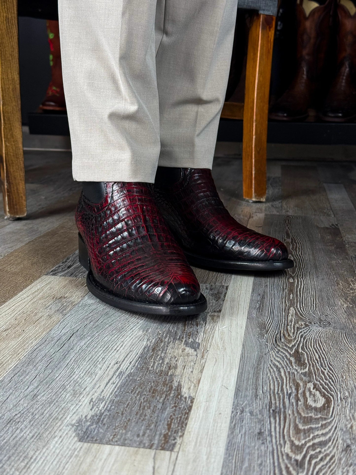 Red Black Crocodile Fuscus Boots Oval