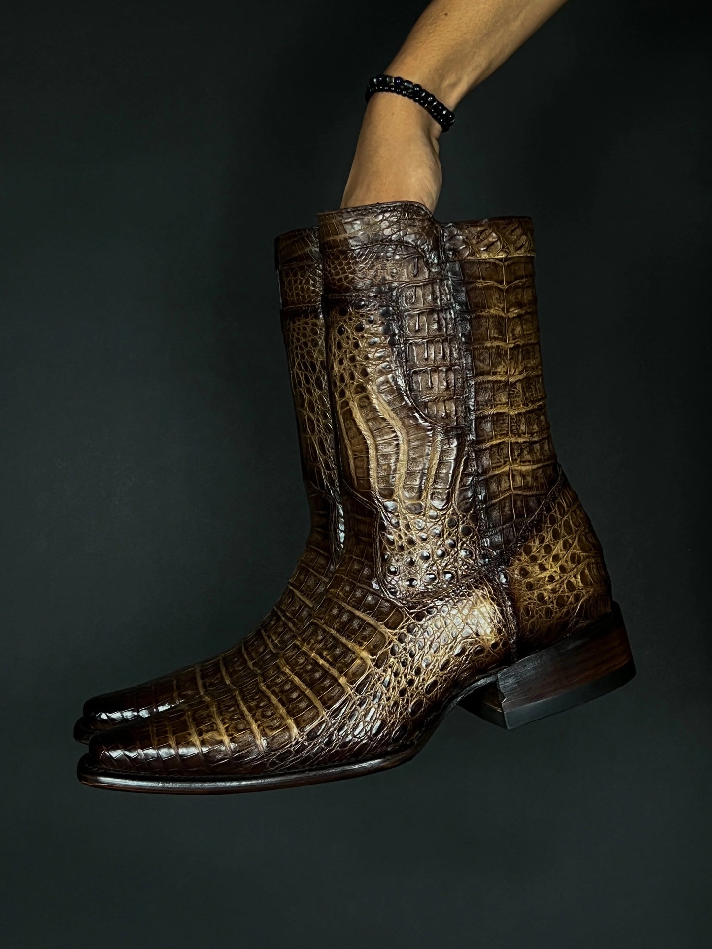 Christian Full Crocodile Holland